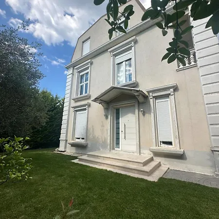 White House Villa