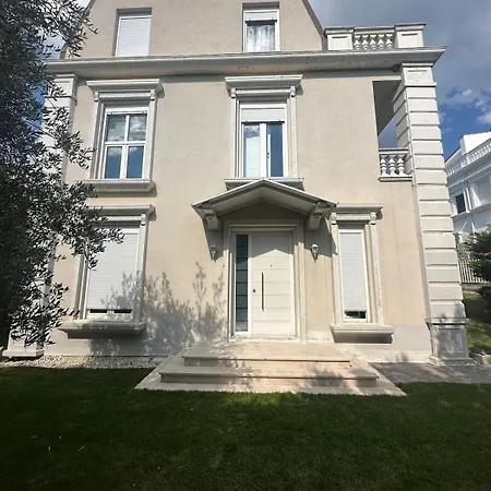 White House Tirana